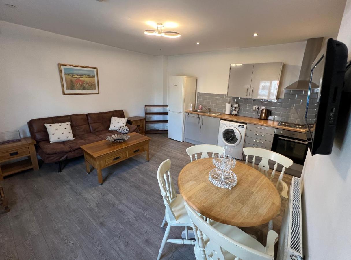 A Spacious Flat Cardiff Exterior photo
